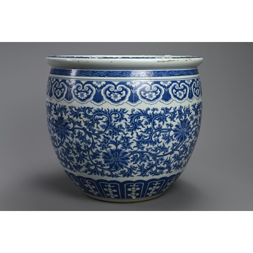 94 - A LARGE 19TH CENTURY CHINESE PORCELAIN BLUE AND JARDINIERE. Painted in the Ming style with lotus, tr... 