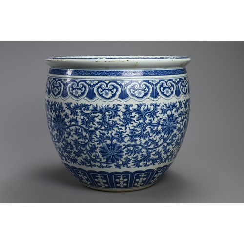 94 - A LARGE 19TH CENTURY CHINESE PORCELAIN BLUE AND JARDINIERE. Painted in the Ming style with lotus, tr... 