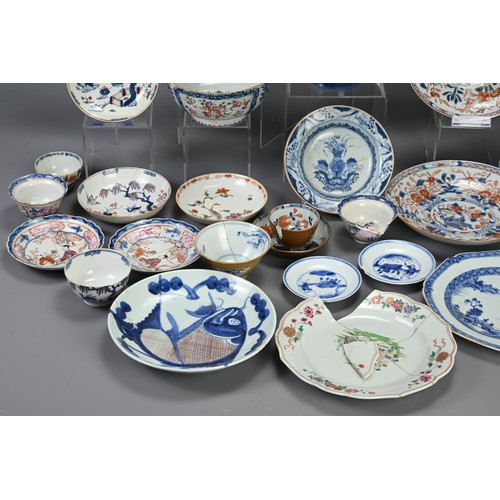 103 - A LARGE GROUP OF CHINESE PORCELAIN ITEMS, 18TH CENTURY. A mixed group of various bowls, dishes and c... 