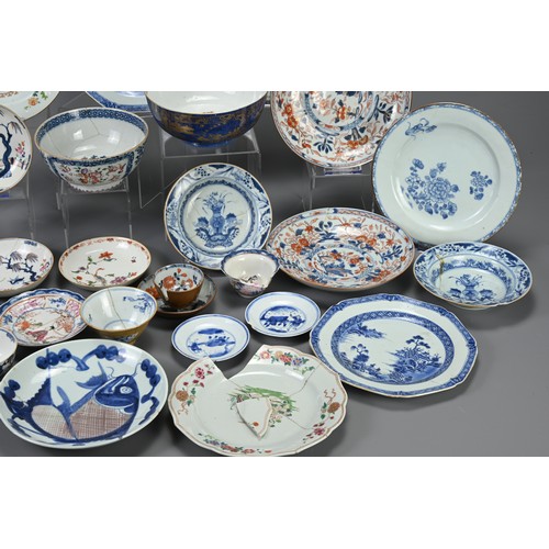 103 - A LARGE GROUP OF CHINESE PORCELAIN ITEMS, 18TH CENTURY. A mixed group of various bowls, dishes and c... 