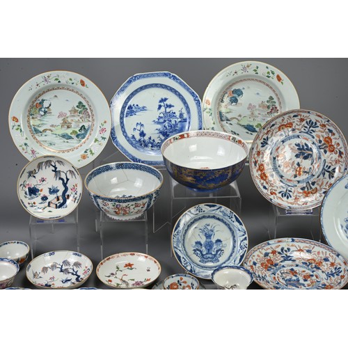 103 - A LARGE GROUP OF CHINESE PORCELAIN ITEMS, 18TH CENTURY. A mixed group of various bowls, dishes and c... 