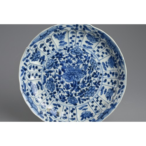 130 - A CHINESE KANGXI (1661-1722) BLUE AND WHITE PORCELAIN CIRCULAR DISH, Lingzhi fungus mark within doub... 