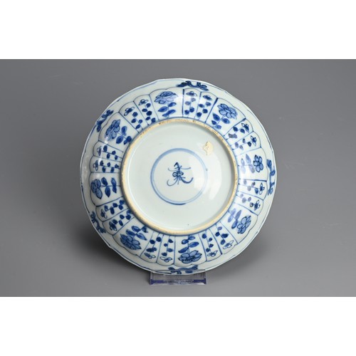 130 - A CHINESE KANGXI (1661-1722) BLUE AND WHITE PORCELAIN CIRCULAR DISH, Lingzhi fungus mark within doub... 