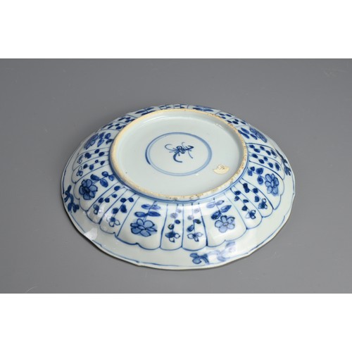 130 - A CHINESE KANGXI (1661-1722) BLUE AND WHITE PORCELAIN CIRCULAR DISH, Lingzhi fungus mark within doub... 