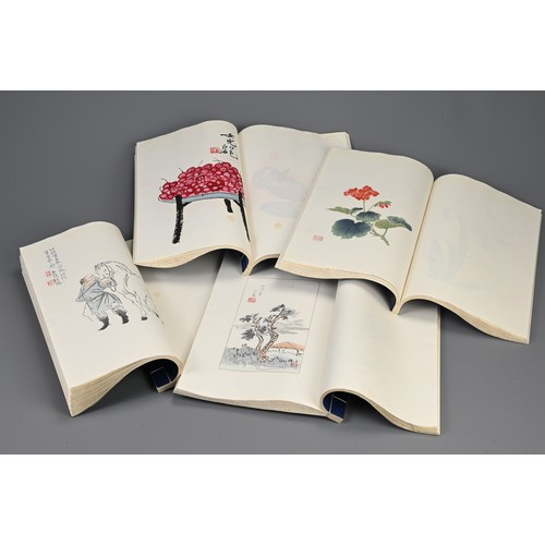 110 - CHINA, BEIJING RONG BAO ZHAI SHI JIANPU, PUBLISHED 1957. Four volumes of woodblock prints, ink and c... 