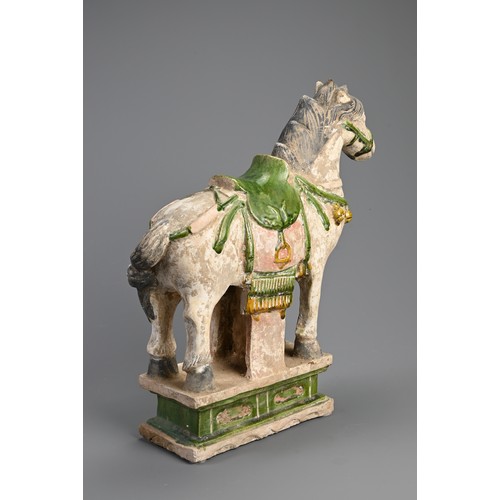 170 - A LARGE CHINESE SANCAI GLAZED POTTERY MODEL OF A HORSE, MING DYNASTY (1368-1644). Standing four squa... 