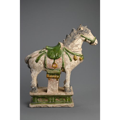 170 - A LARGE CHINESE SANCAI GLAZED POTTERY MODEL OF A HORSE, MING DYNASTY (1368-1644). Standing four squa... 