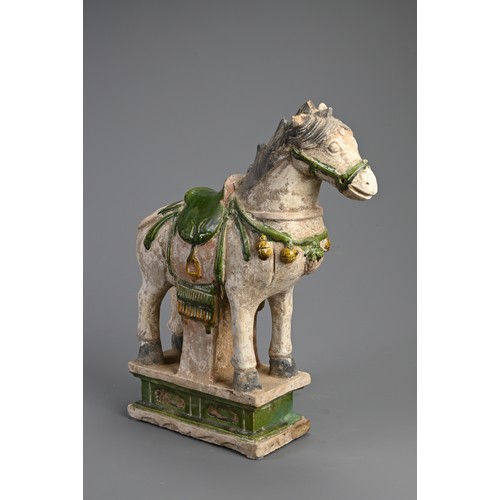 170 - A LARGE CHINESE SANCAI GLAZED POTTERY MODEL OF A HORSE, MING DYNASTY (1368-1644). Standing four squa... 