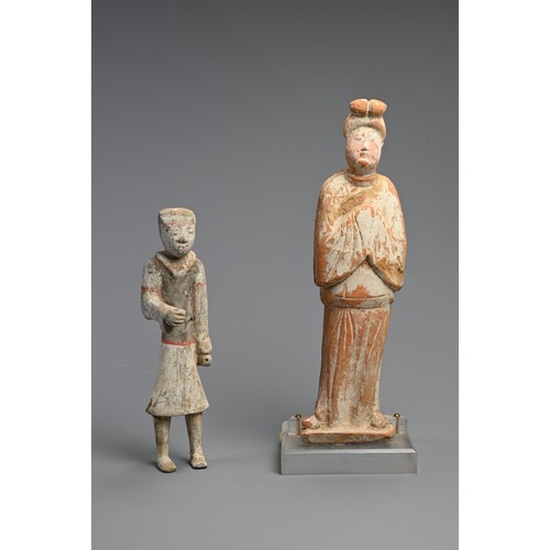 174 - A CHINESE HAN DYNASTY (206 BC-220 AD) PAINTED POTTERY TOMB FIGURE OF AN ATTENDANT, A TANG DYNASTY (6... 