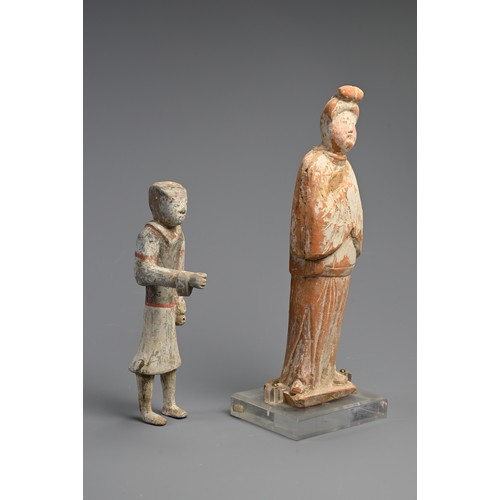 174 - A CHINESE HAN DYNASTY (206 BC-220 AD) PAINTED POTTERY TOMB FIGURE OF AN ATTENDANT, A TANG DYNASTY (6... 