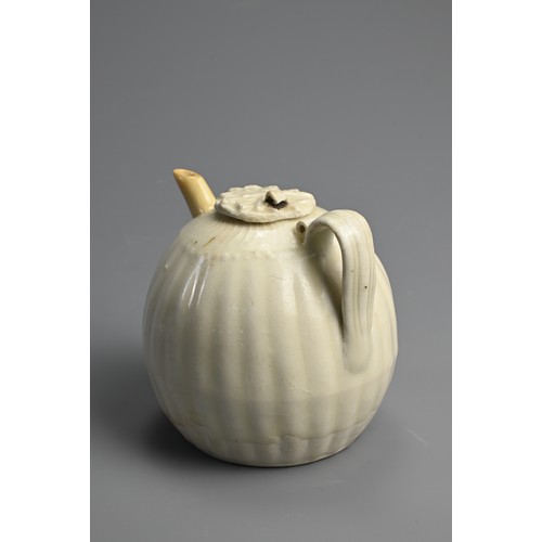 179 - A CHINESE QINGBAI GLAZED PORCELAIN LOBED EWER AND COVER, SONG DYNASTY (960-1279). Of melon form with... 