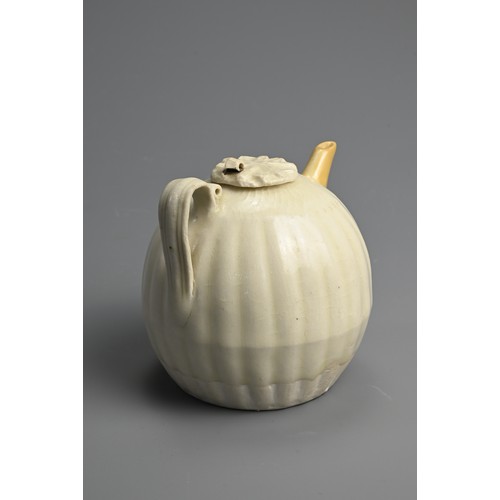 179 - A CHINESE QINGBAI GLAZED PORCELAIN LOBED EWER AND COVER, SONG DYNASTY (960-1279). Of melon form with... 