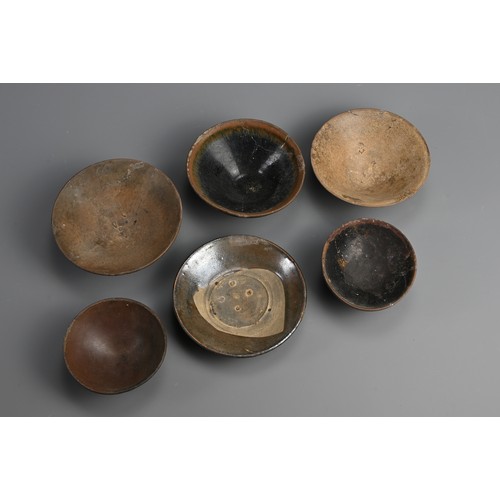 183 - A GROUP OF CHINESE BROWN GLAZED POTTERY BOWLS, 12/13TH CENTURY. Of various forms and sizes. 10cm - 1... 