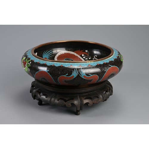 193 - A LARGE CHINESE CLOISONNE ENAMEL BOWL WITH STAND, EARLY 20TH CENTURY. Enamel on copper, rounded squa... 