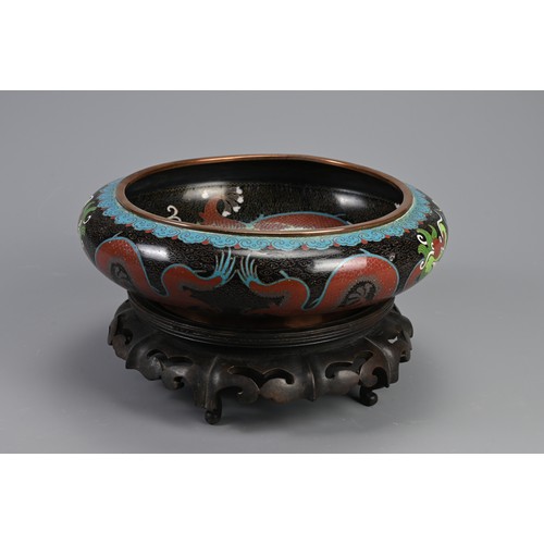 193 - A LARGE CHINESE CLOISONNE ENAMEL BOWL WITH STAND, EARLY 20TH CENTURY. Enamel on copper, rounded squa... 