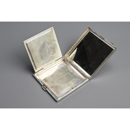 71 - A JAPANESE STERLING 950 SILVER COMPACT CASE WITH MIRROR. Of square form with bamboo decoration. Stam... 