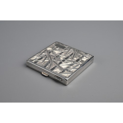 71 - A JAPANESE STERLING 950 SILVER COMPACT CASE WITH MIRROR. Of square form with bamboo decoration. Stam... 