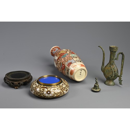 195 - A GROUP OF CHINESE AND JAPANESE ITEMS, 20TH CENTURY. To include a bronze model of a ewer and cover, ... 