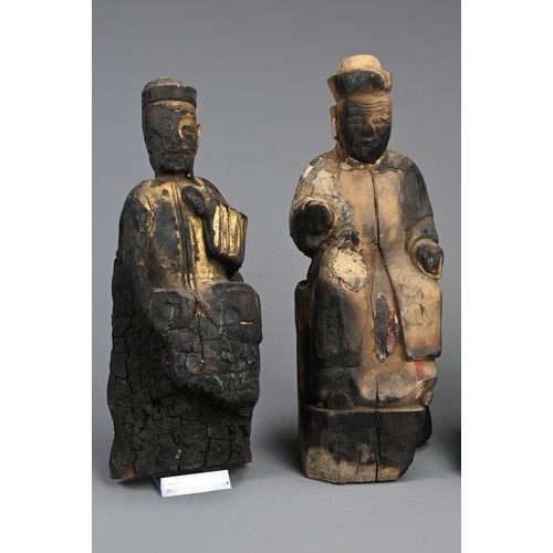 197 - A GROUP OF FOUR CHINESE CARVED WOODEN FIGURES, MING / QING DYNASTY. Gilt and lacquer seated figures.... 