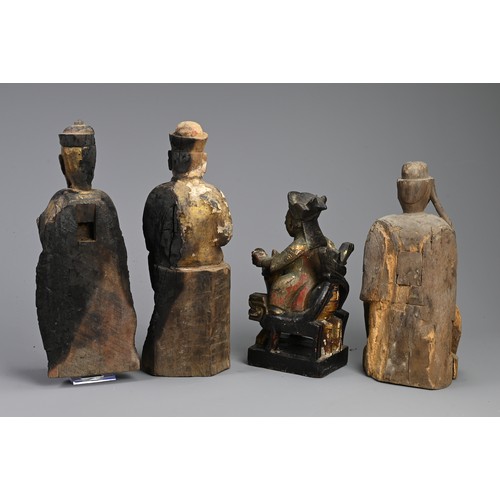 197 - A GROUP OF FOUR CHINESE CARVED WOODEN FIGURES, MING / QING DYNASTY. Gilt and lacquer seated figures.... 