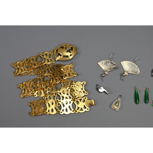 54 - A MIXED LOT OF COSTUME JEWELLERY, 20TH CENTURY. To include a pair of green glass earrings, peacock d... 