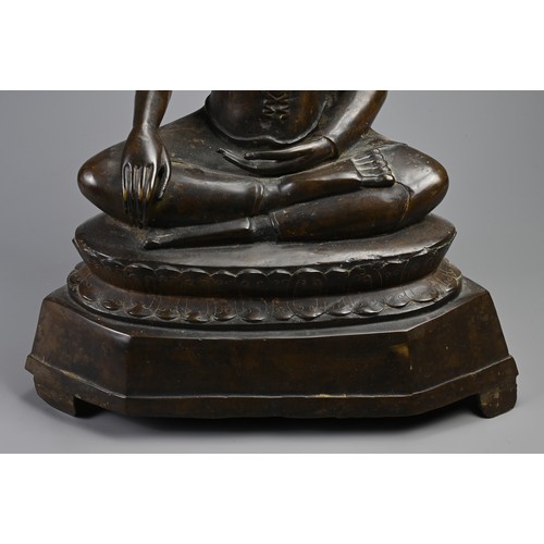 203 - A LARGE THAI BRONZE SEATED FIGURE OF BUDDHA SHAKYAMUNI, 18TH CENTURY. Heavily cast figure of Buddha ... 