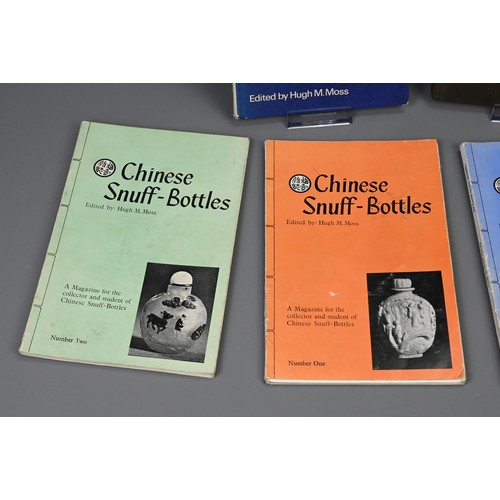 322 - BOOKS / MAGAZINES ON CHINESE SNUFF BOTTLES, HUGH MOSS PUBLICATIONS. Four paperback volumes and one h... 