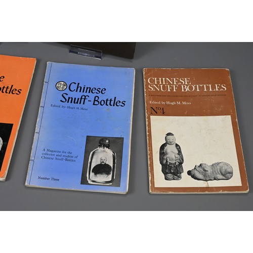 322 - BOOKS / MAGAZINES ON CHINESE SNUFF BOTTLES, HUGH MOSS PUBLICATIONS. Four paperback volumes and one h... 