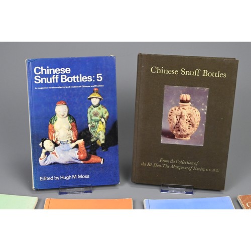 322 - BOOKS / MAGAZINES ON CHINESE SNUFF BOTTLES, HUGH MOSS PUBLICATIONS. Four paperback volumes and one h... 