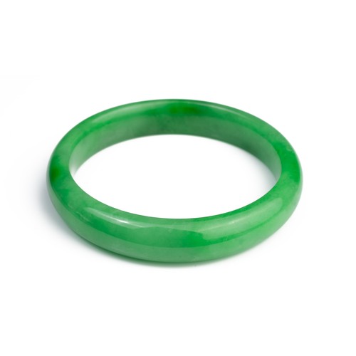 58 - A JADEITE CIRCULAR BANGLE. Of D shape. Total diameter 7cm, Inner diameter 5.7mm. Weight 41.7 grams