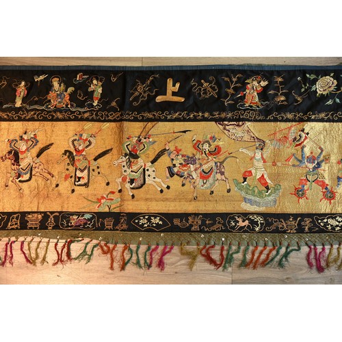 237 - A VERY LARGE EARLY 20TH CENTURY CHINESE EMBROIDERED SILK AND GOLD THREAD TEMPLE HANGING DEPICTING AN... 