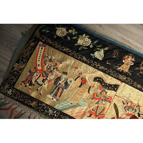 237 - A VERY LARGE EARLY 20TH CENTURY CHINESE EMBROIDERED SILK AND GOLD THREAD TEMPLE HANGING DEPICTING AN... 