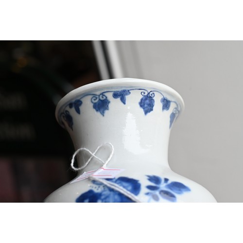 89 - A CHINESE BLUE AND WHITE PORCELAIN VASE, EARLY 18TH CENTURY. Cylindrical body on gently everted foot... 