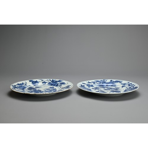 57 - A PAIR OF CHINESE BLUE AND WHITE PORCELAIN DISHES, 18TH CENTURY. Floral decorated with mark in doubl... 