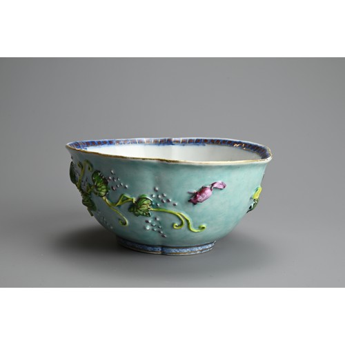 65 - A CHINESE TURQUOISE GROUND FAMILLE ROSE QUATRE LOBED BOWL, 18/19TH CENTURY. The exterior decorated w... 