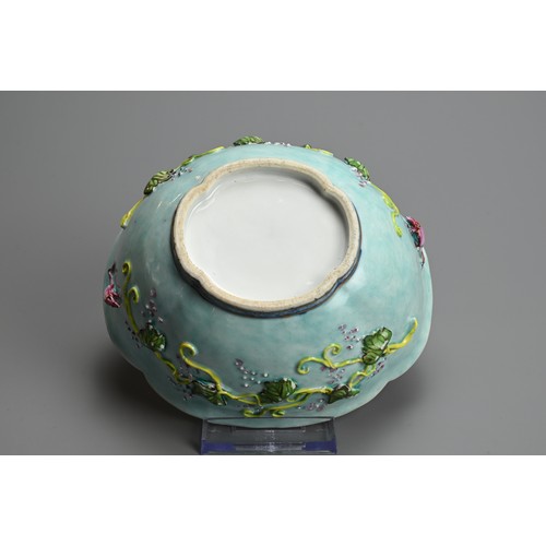 65 - A CHINESE TURQUOISE GROUND FAMILLE ROSE QUATRE LOBED BOWL, 18/19TH CENTURY. The exterior decorated w... 