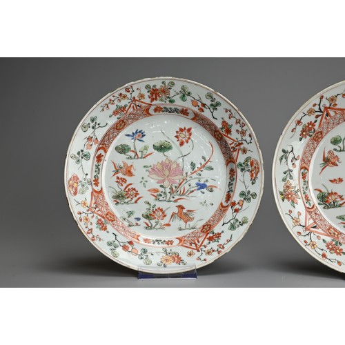 69 - A CLOSE PAIR OF CHINESE FAMILLE VERTE ENAMELLED PORCELAIN DISHES, 18TH CENTURY. Decorated with birds... 