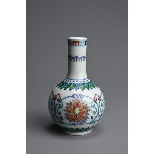 66 - A SMALL CHINESE DOUCAI PORCELAIN LOTUS VASE, PROBABLY 20TH CENTURY. Globular body with cylindrical n... 