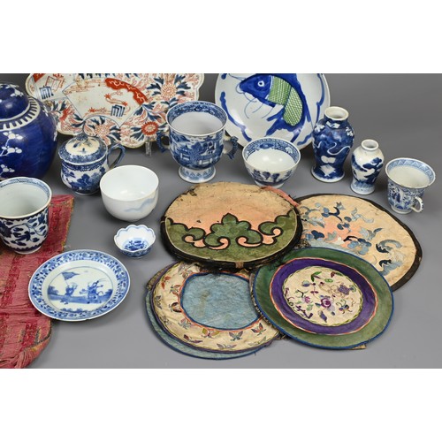 11 - A MIXED GROUP OF MAINLY CHINESE PORCELAIN AMD TEXTILES, 18 TO EARLY 20TH CENTURY. To include various... 