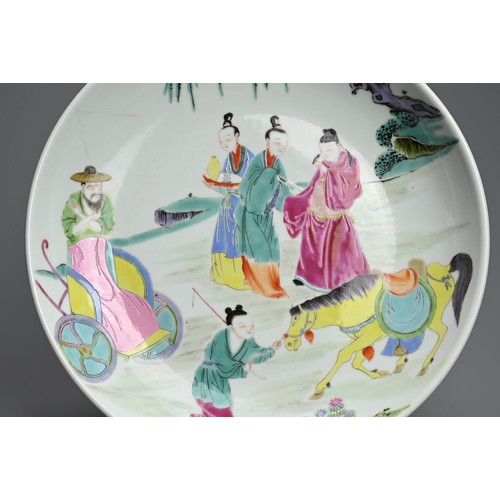 18 - A CHINESE FAMILLE ROSE PORCELAIN DISH. Decorated with an official and attendants waiting with horse ... 