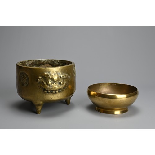 29 - A CHINESE BRONZE TRIPOD CENSER WITH SINGING BOWL, 20TH CENTURY. The incense burner of circular form ... 