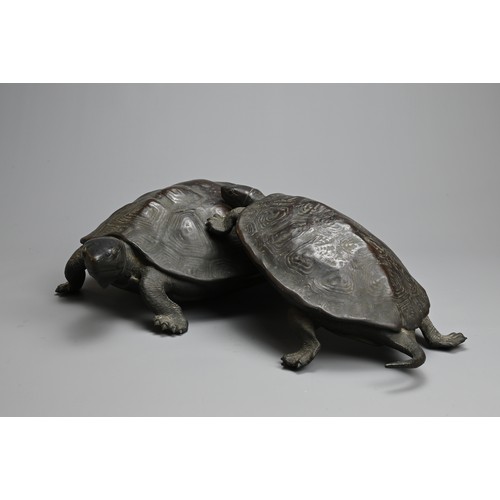 296 - A JAPANESE BRONZE OKIMONO OF TWO TURTLES, AFTER MURATA SEIMIN, TAISHO PERIOD. In the style of Murata... 