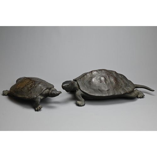 296 - A JAPANESE BRONZE OKIMONO OF TWO TURTLES, AFTER MURATA SEIMIN, TAISHO PERIOD. In the style of Murata... 