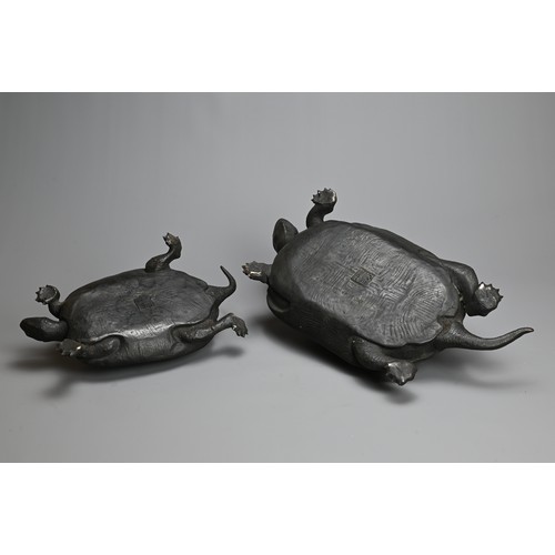 296 - A JAPANESE BRONZE OKIMONO OF TWO TURTLES, AFTER MURATA SEIMIN, TAISHO PERIOD. In the style of Murata... 