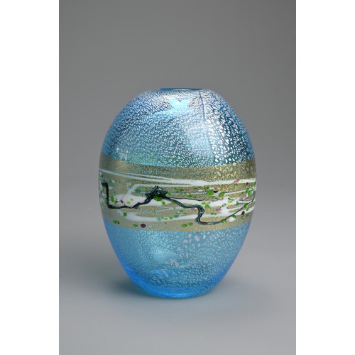 286 - A JAPANESE 20THC LIGHT BLUE GLASS BUD VASE BY KUNIAKI KUROKI. Japanese contemporary light blue art g... 