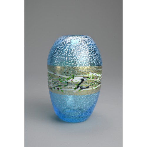 286 - A JAPANESE 20THC LIGHT BLUE GLASS BUD VASE BY KUNIAKI KUROKI. Japanese contemporary light blue art g... 