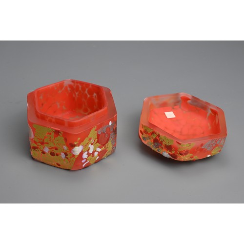 285 - A JAPANESE HEXAGONAL GLASS BOX, KYOHEI FUJITA, 20TH CENTURY.

A Japanese vintage (1980s) hexagonal g... 