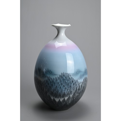 292 - A JAPANESE VINTAGE (1990S) ARITA PORCELAIN VASE, FUJI SHUMEI. Japanese vintage (late 20thC) Arita po... 