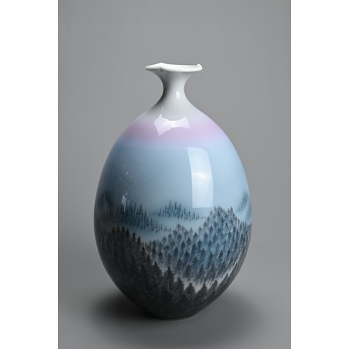 292 - A JAPANESE VINTAGE (1990S) ARITA PORCELAIN VASE, FUJI SHUMEI. Japanese vintage (late 20thC) Arita po... 