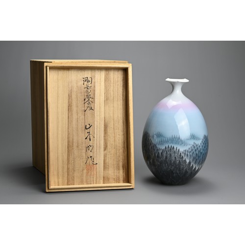 292 - A JAPANESE VINTAGE (1990S) ARITA PORCELAIN VASE, FUJI SHUMEI. Japanese vintage (late 20thC) Arita po... 